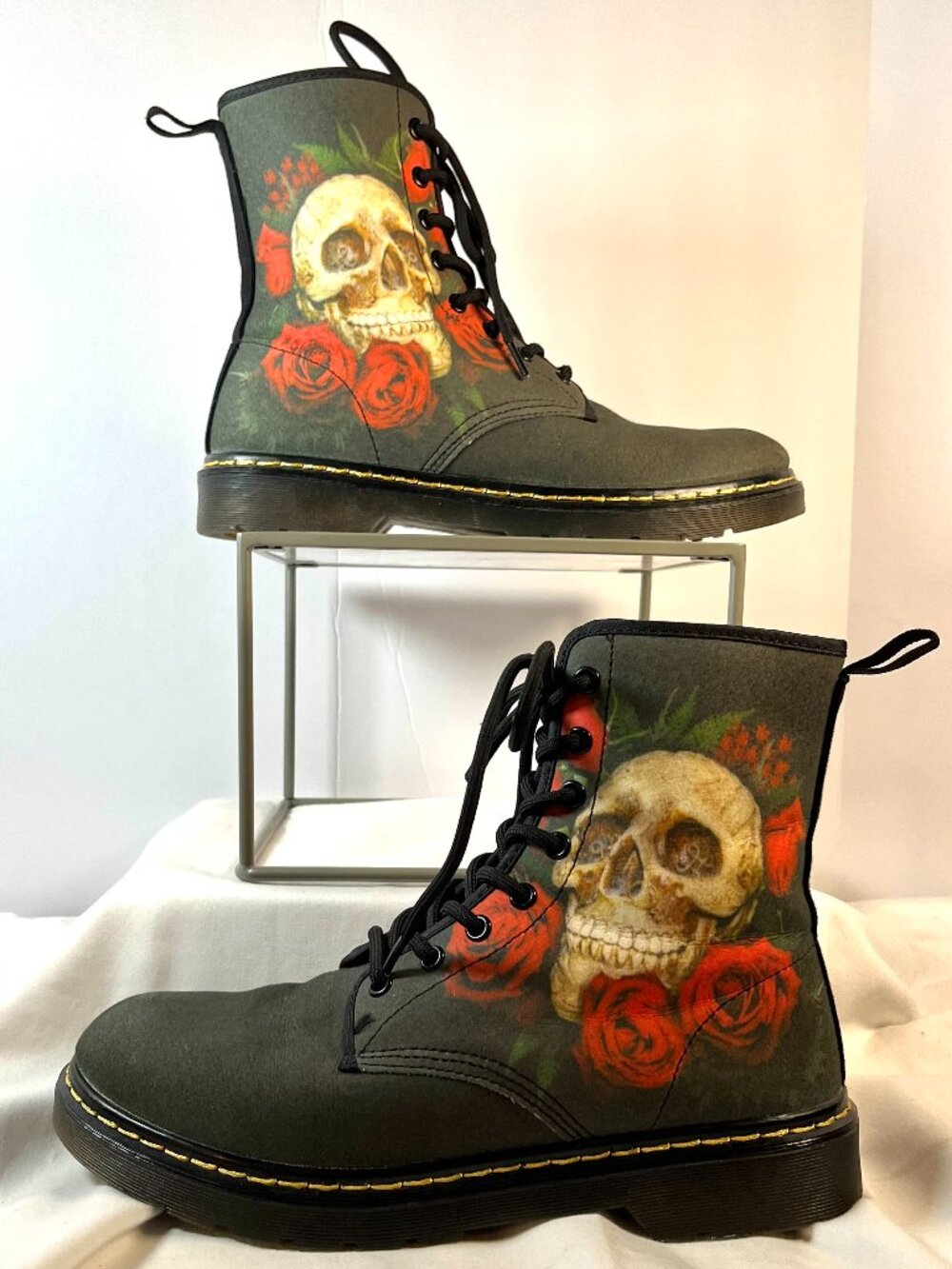 NWOT Goth Skull & Roses Fright Night Green Halloween Combat Boots Size. 9